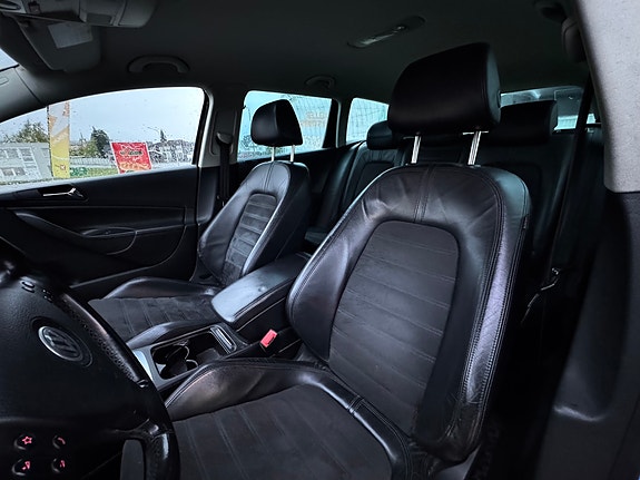 Volkswagen Passat 9 of 30