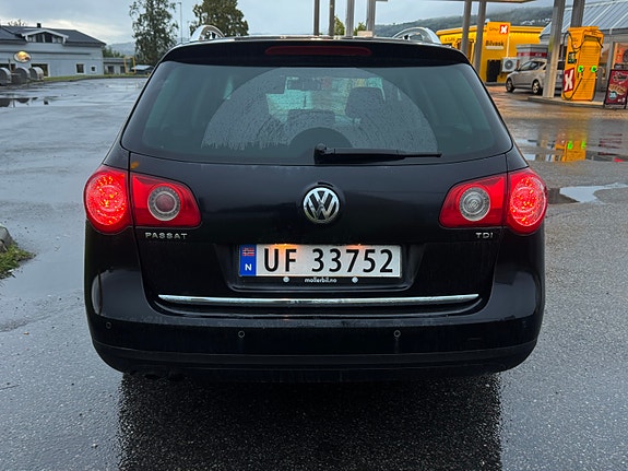 Volkswagen Passat 12 of 30