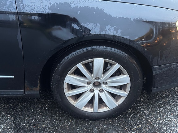 Volkswagen Passat 19 of 30