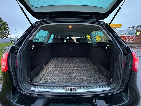 Volkswagen Passat 22 of 30
