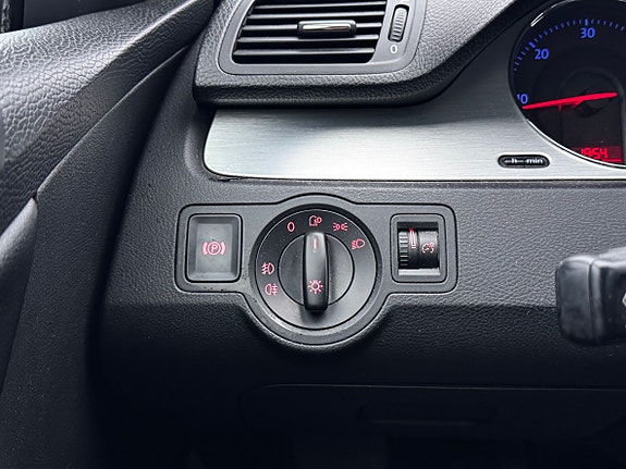 Volkswagen Passat 5 of 30