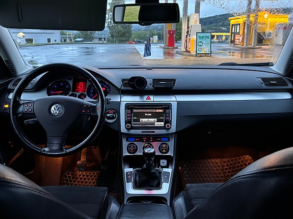 Volkswagen Passat 8 of 30