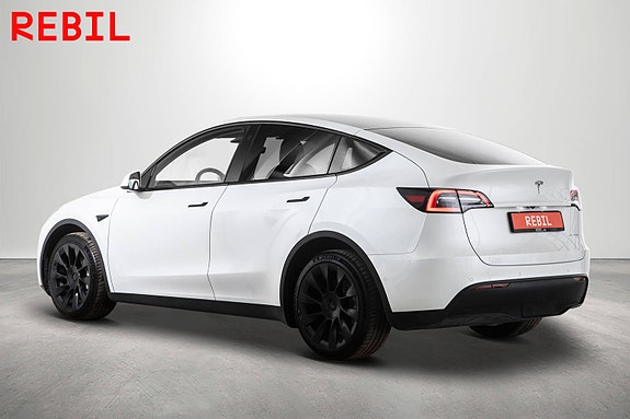 Tesla Model Y 5 of 27
