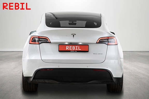 Tesla Model Y 6 of 27