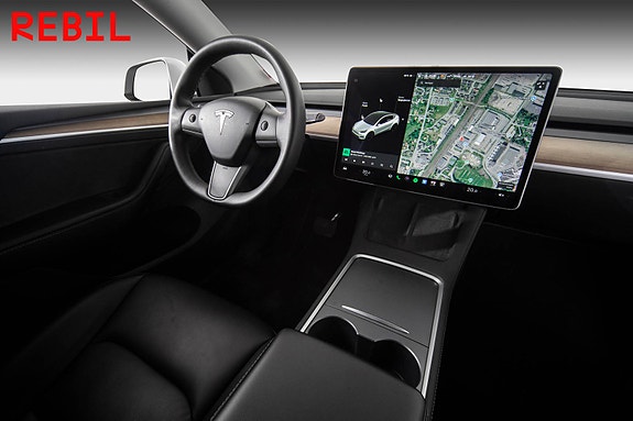 Tesla Model Y 14 of 27