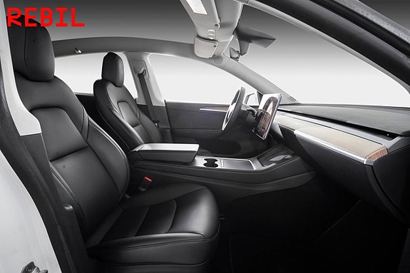 Tesla Model Y 23 of 27