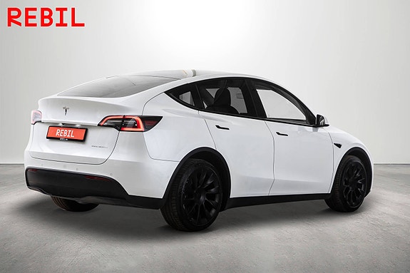 Tesla Model Y 7 of 27