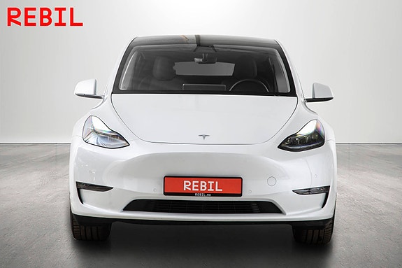 Tesla Model Y 3 of 27