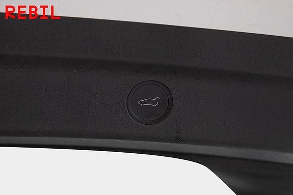 Tesla Model Y 26 of 27