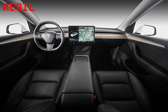 Tesla Model Y 11 of 27
