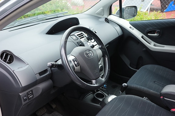 Toyota Yaris 6 of 10