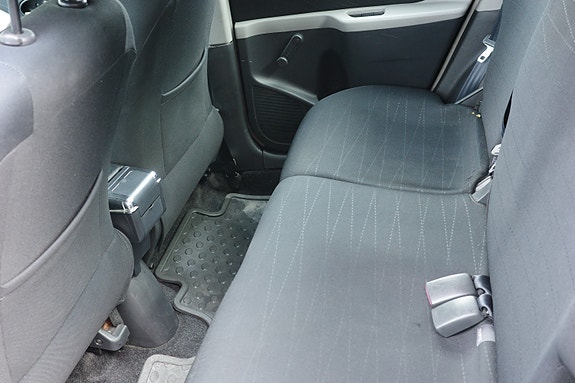 Toyota Yaris 7 of 10