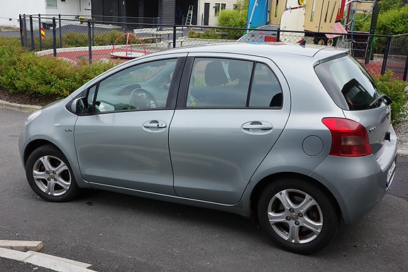 Toyota Yaris 4 of 10