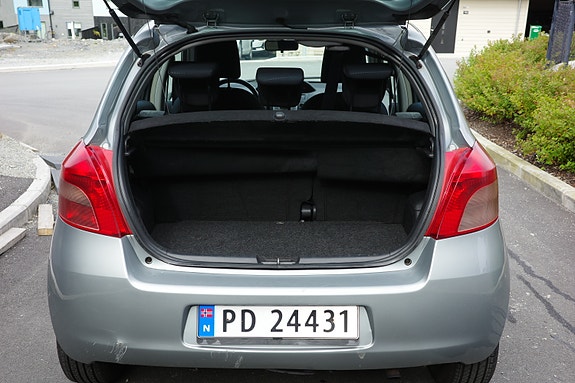 Toyota Yaris 9 of 10