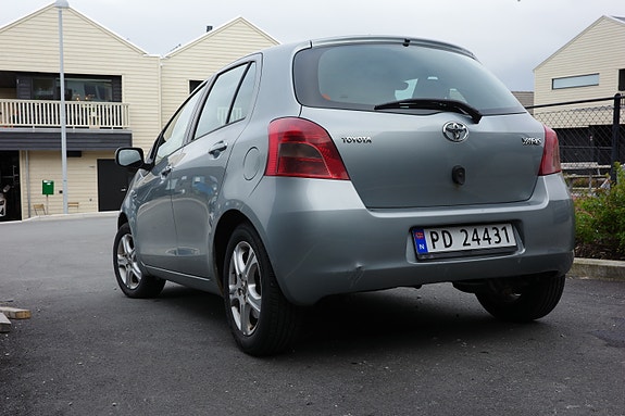 Toyota Yaris 5 of 10