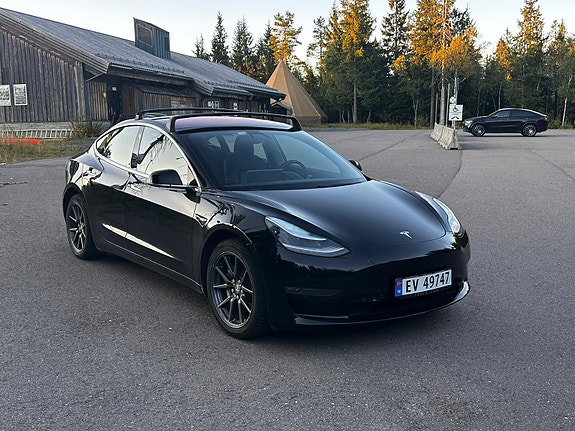 Tesla Model 3 3 of 21