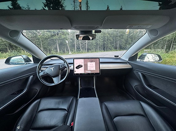 Tesla Model 3 14 of 21