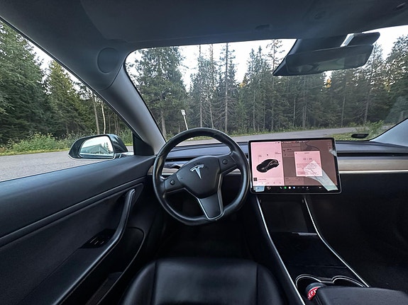 Tesla Model 3 13 of 21