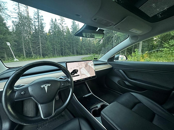 Tesla Model 3 19 of 21