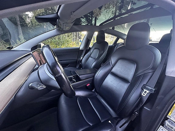 Tesla Model 3 16 of 21