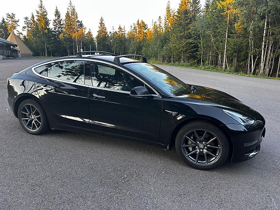 Tesla Model 3 6 of 21