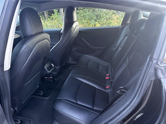 Tesla Model 3 11 of 21