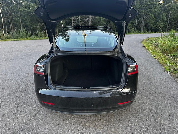 Tesla Model 3 9 of 21