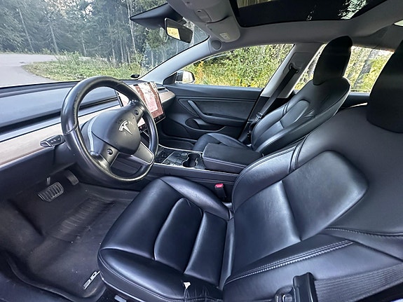 Tesla Model 3 15 of 21