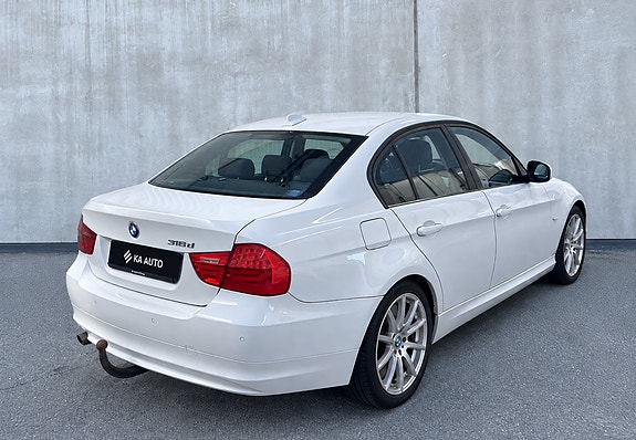 BMW 318d 2 of 3