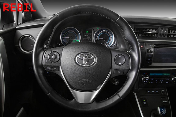 Toyota Auris 12 of 23