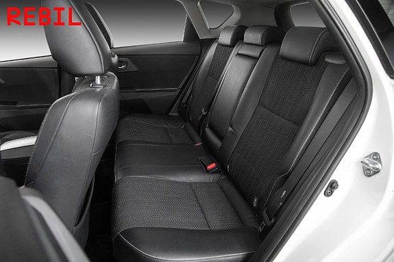 Toyota Auris 10 of 23
