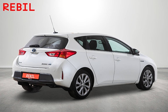 Toyota Auris 7 of 23
