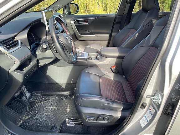 Toyota RAV4 5 of 10
