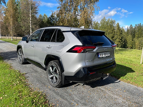 Toyota RAV4 2 of 10