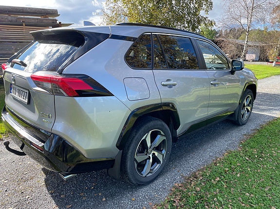 Toyota RAV4 3 of 10