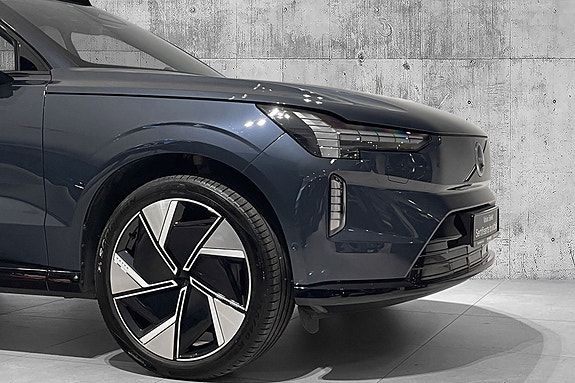 Volvo EX90 2 of 30