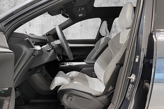 Volvo EX90 18 of 30