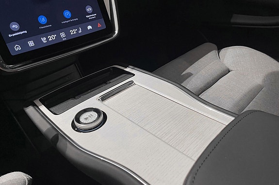 Volvo EX90 23 of 30