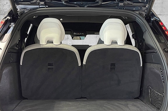 Volvo EX90 11 of 30