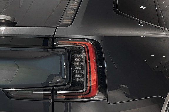 Volvo EX90 7 of 30