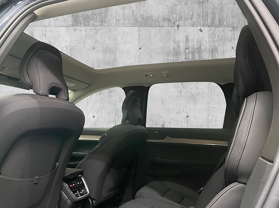 Volvo EX90 11 of 18