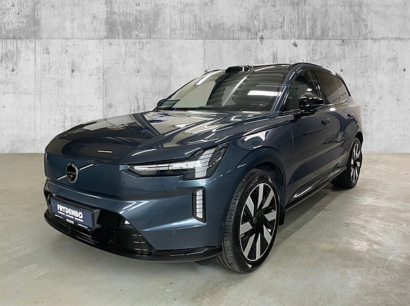 Volvo EX90 3 of 18