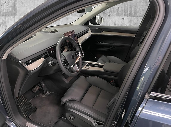 Volvo EX90 8 of 18
