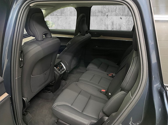 Volvo EX90 9 of 18