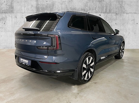 Volvo EX90 5 of 18