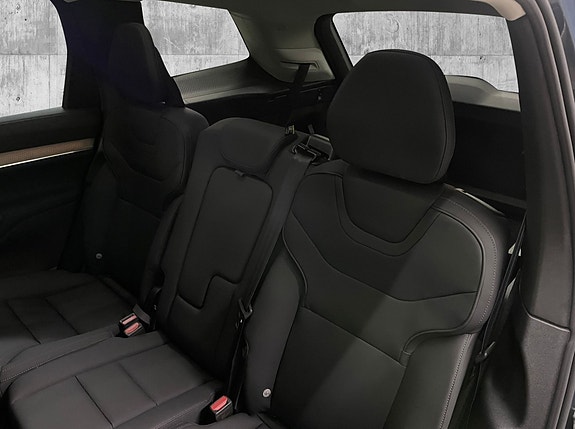 Volvo EX90 10 of 18