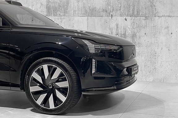 Volvo EX90 2 of 30