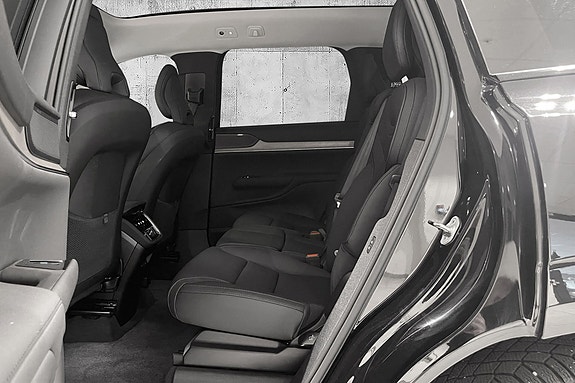 Volvo EX90 27 of 30