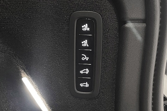 Volvo EX90 11 of 30