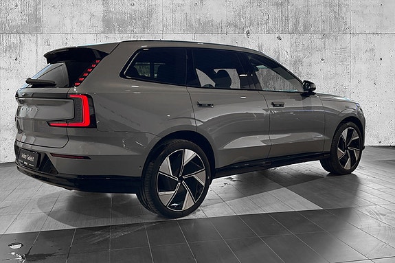 Volvo EX90 7 of 30
